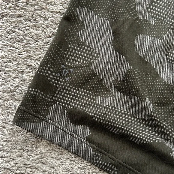 Men's Lululemon Camouflage Shorts - Picture 7 of 7